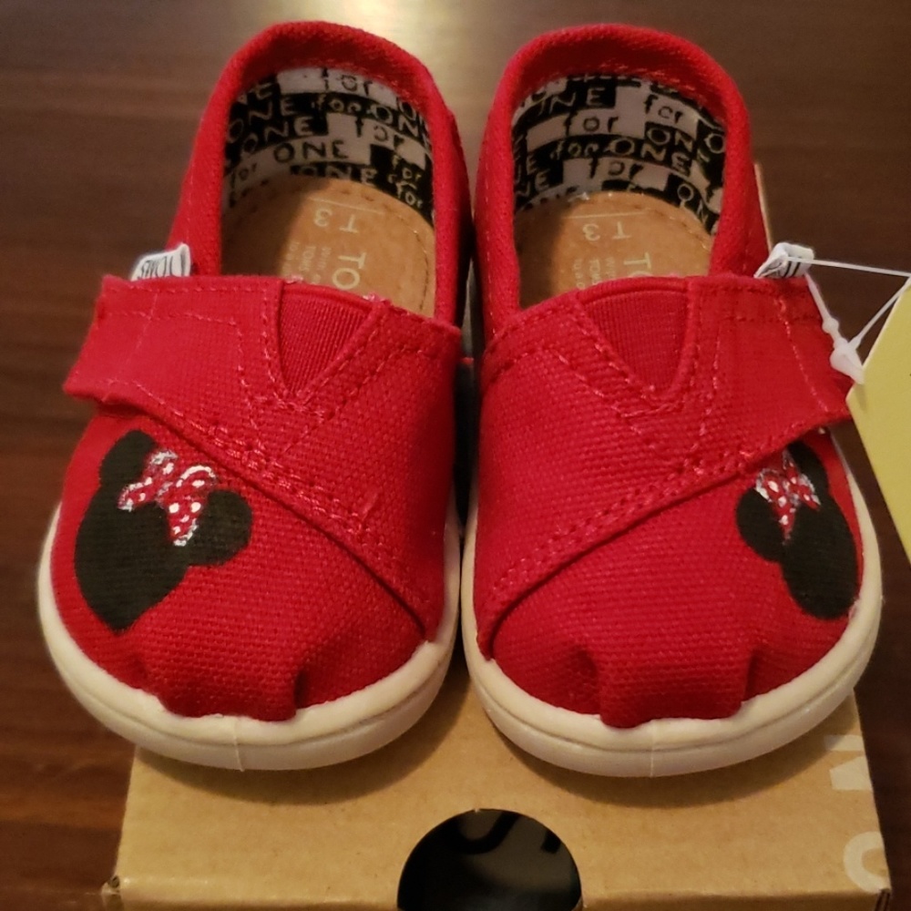 BNWT baby Toms (minnie mouse)